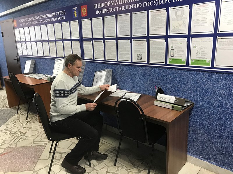 Председатель Общественного совета при ОМВД России по Волоконовскому району посетил с проверкой подразделение по вопросам миграции